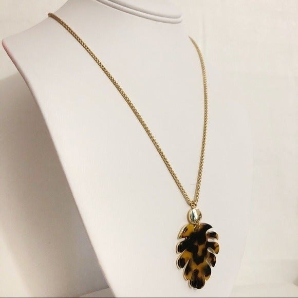 Ann Taylor Ocelot Gold Tone Leaf Pendant Necklace NWT - Picture 3 of 8